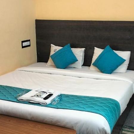 Dolphin Resort เยลาคีรี ภายนอก รูปภาพ