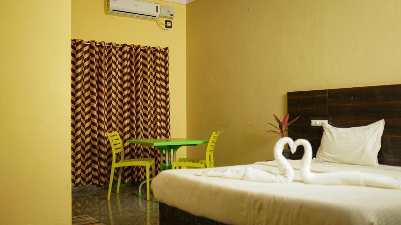 Dolphin Resort เยลาคีรี ภายนอก รูปภาพ